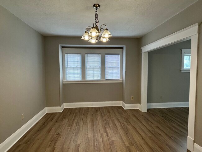 Foto del edificio - Two bedroom upper duplex