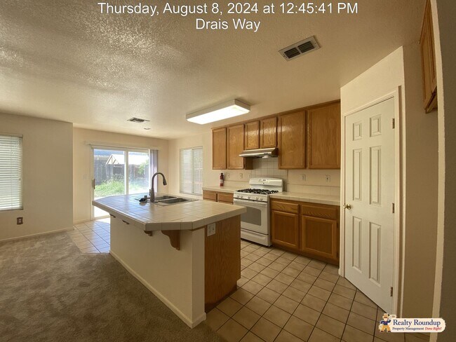 Building Photo - Four Bedroom, Three Bathroom Home with Lar...