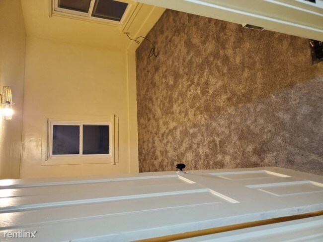 Building Photo - 5 br, 1.5 bath House - 517 James St