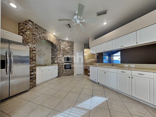 Building Photo - 6648 Thackston Dr