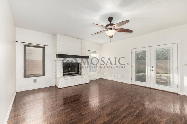 Foto del edificio - 634 E Century Ave