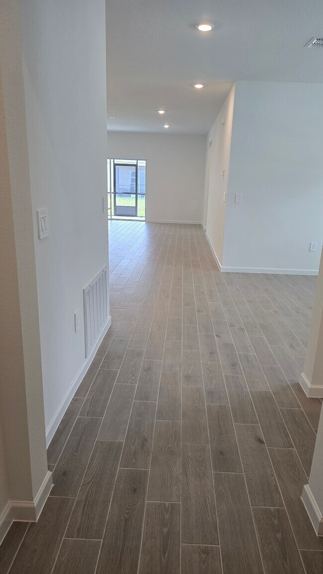 Building Photo - 4044 NE 31st Ave