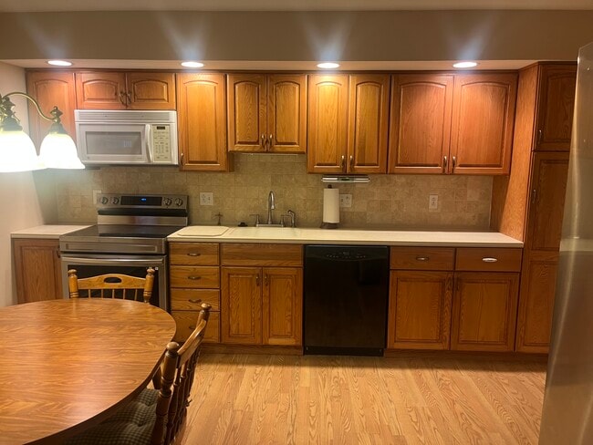Building Photo - 2133 Dapple Dr