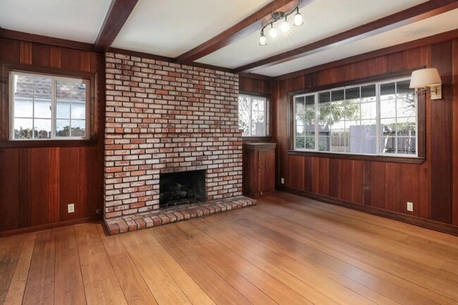 Building Photo - 516 Barron Ave