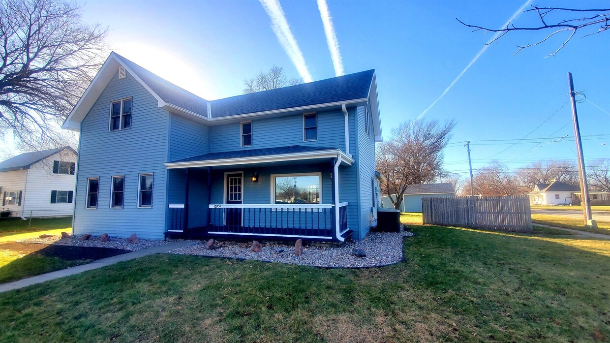 Primary Photo - 10751 N 141st St