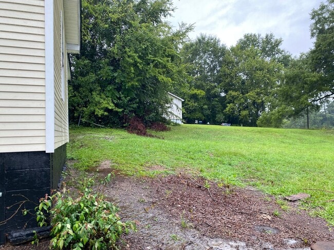 Building Photo - Newly remodeled home is located in Lancast...