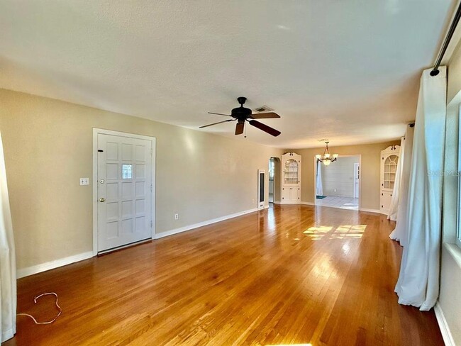 Foto del edificio - 301 N Washington Ave