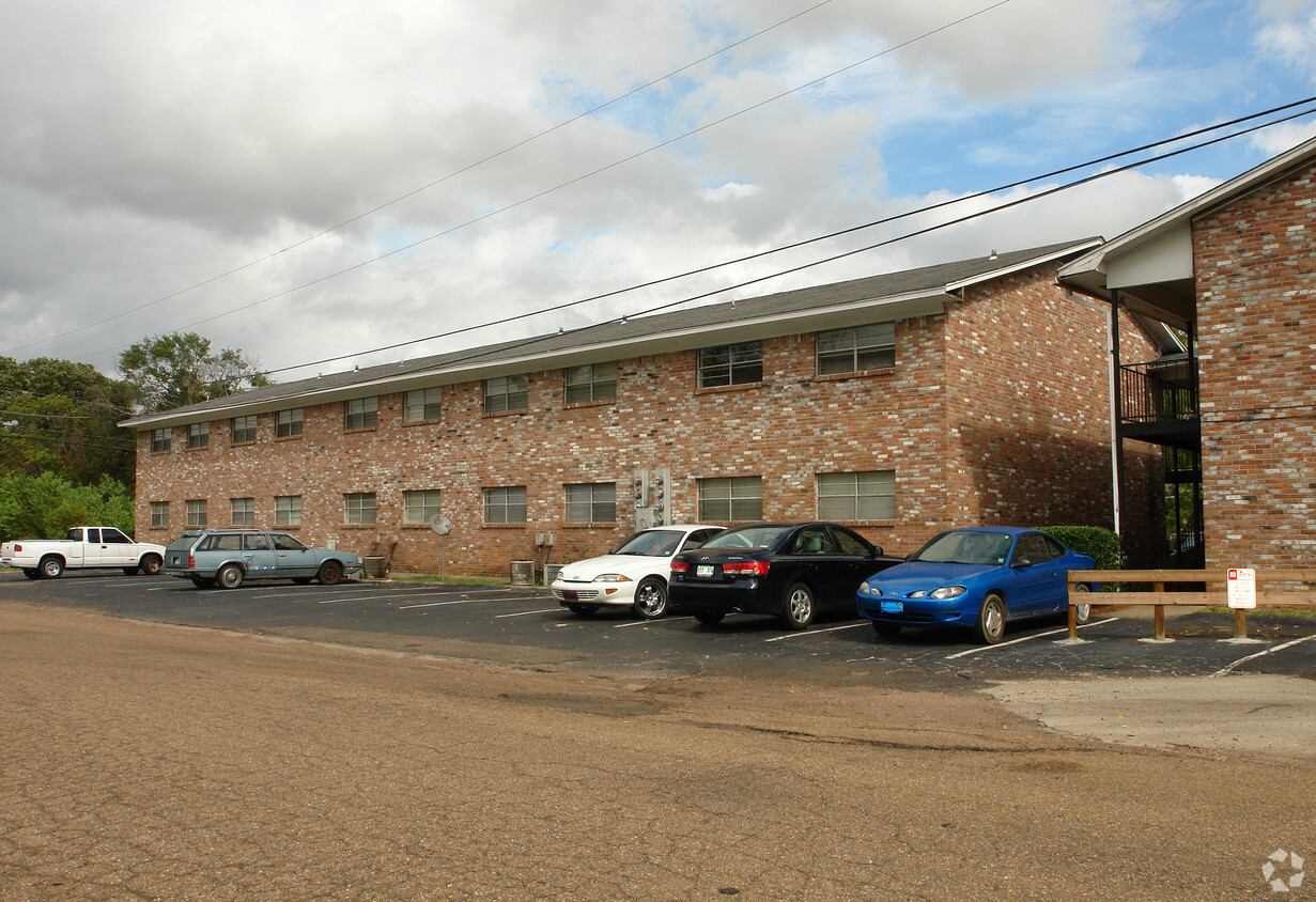 Building Photo - Wood Glen Apartments