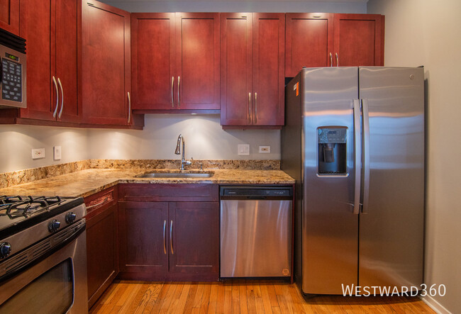 Building Photo - Fantastic two bed in West Town!