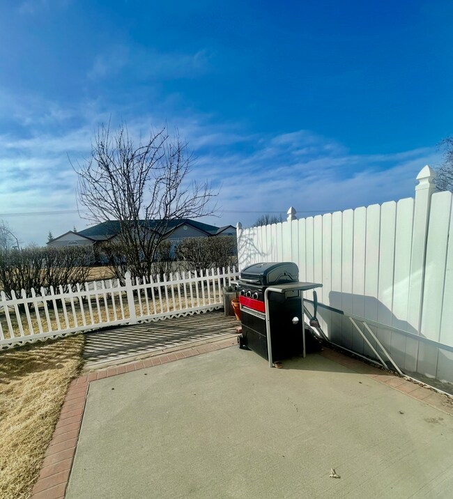 Foto del edificio - 55+ Living Community in Palmer! 2 bedroom/2bathroom/2 car garage, Handicap Accessible, Great moun...