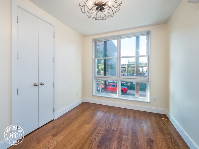 Building Photo - 132A Stanhope St