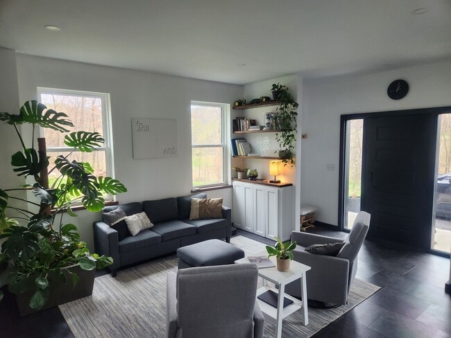 Foto del edificio - 504 Kinderhook Rd