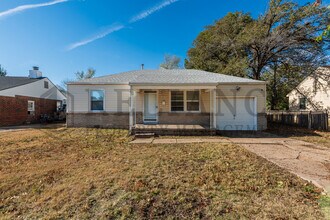 Building Photo - 731 S Apache Dr