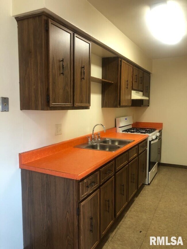Foto del edificio - 1326 E 38th St