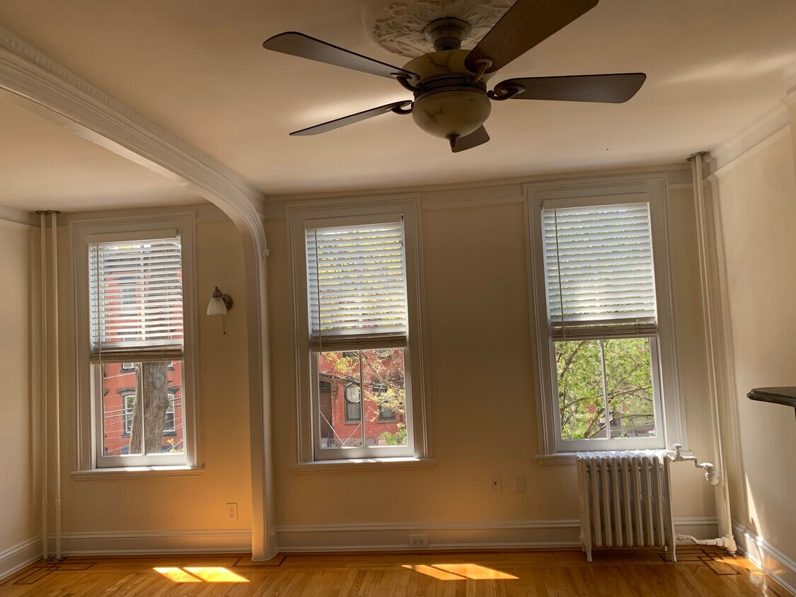 Living room - 284 Pavonia Ave