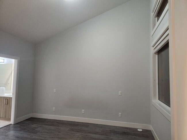 Building Photo - 250 Nickel Rd