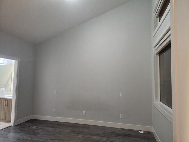Photo du bâtiment - 250 Nickel Rd