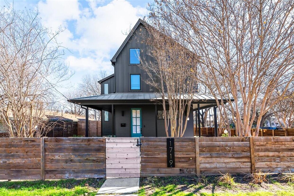 Foto principal - Modern 3 bedroom home in a prime location ...