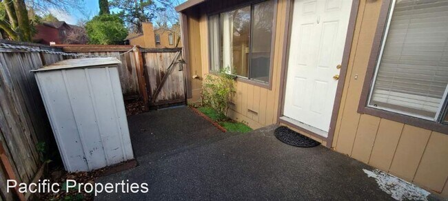 Building Photo - 3 br, 1 bath House - 850 E. Cotati #4