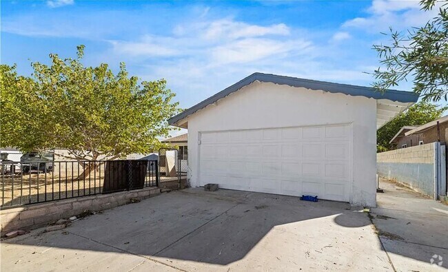 Building Photo - 38466 Sumac Ave