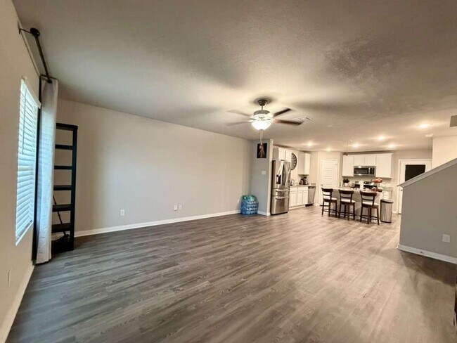 Building Photo - Like-New 4 Bedroom Home in Growing Community – Move-In Ready!