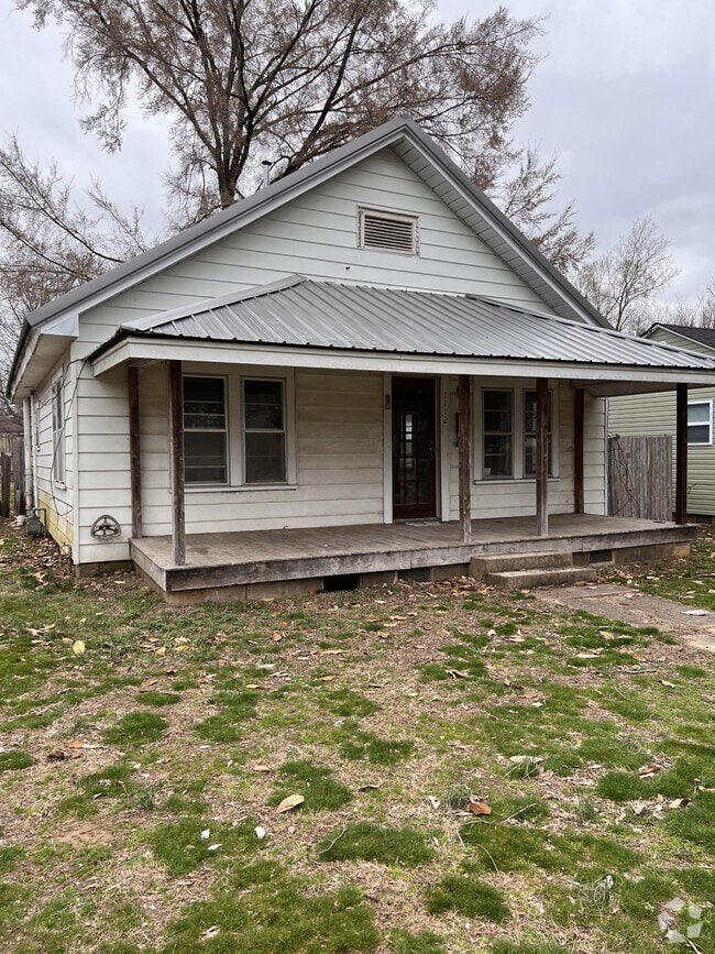 Building Photo - 1112 N College Ave