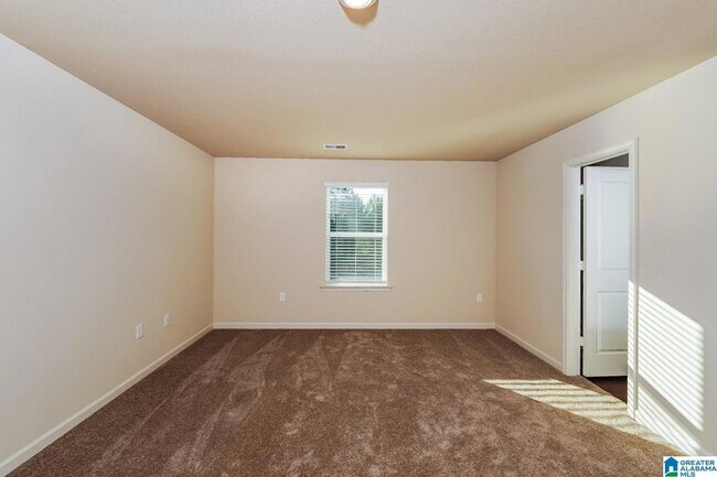 Building Photo - 55 Farmhouse Ln S