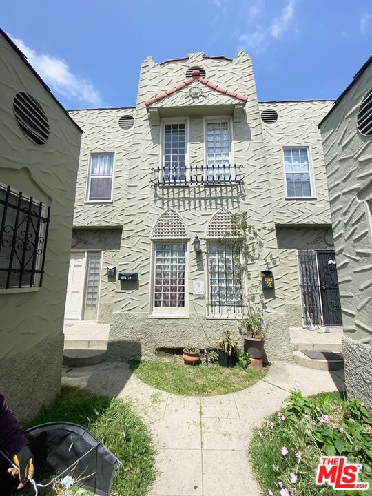 Primary Photo - 1205 S Mariposa Ave
