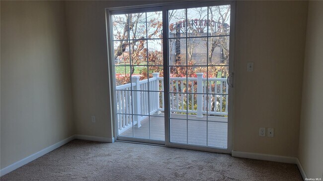 Building Photo - 16 Landon Ln