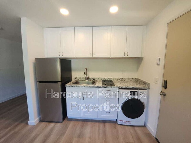Building Photo - 35 NE Torval Canyon Rd