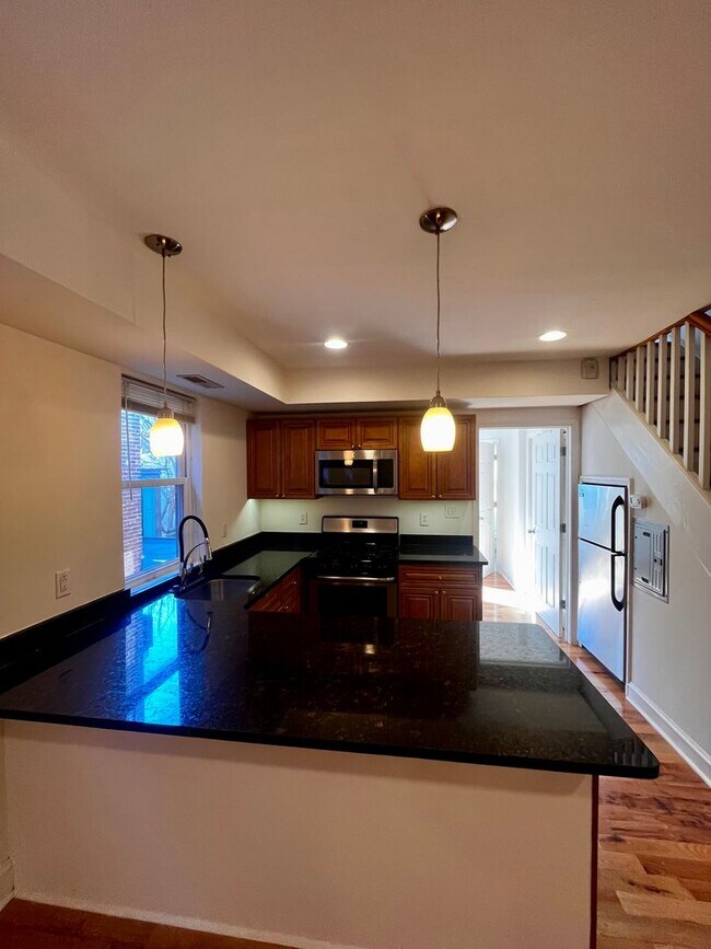 Foto del edificio - Beautiful newly renovated 2-bedroom 2 bath In Northern Liberties
