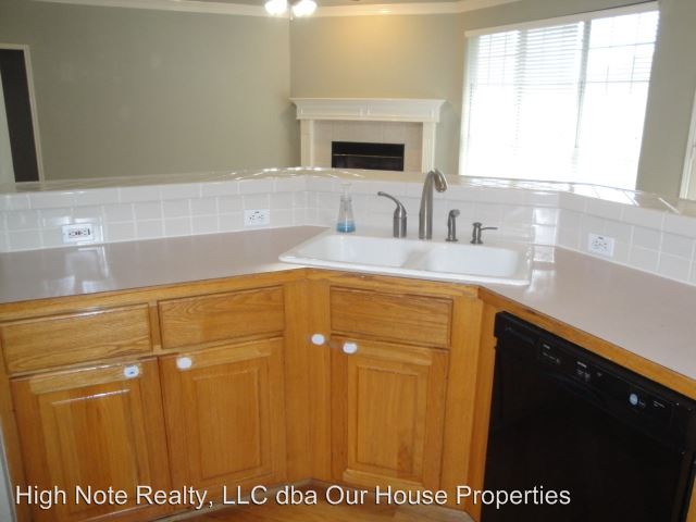 Building Photo - 5152 China Garden Dr