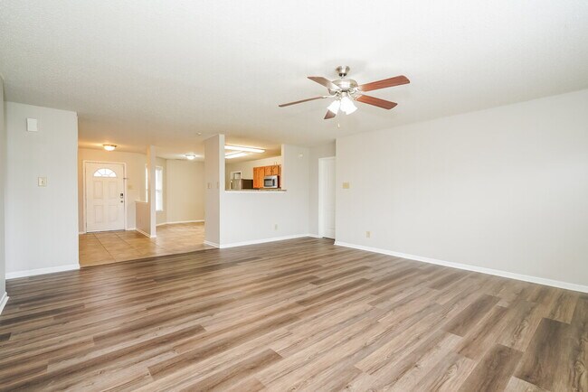 Building Photo - 10610 Crackling Dr