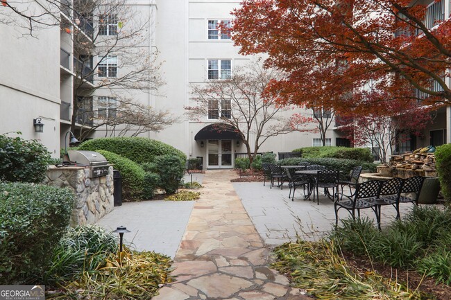 Foto del edificio - 1075 Peachtree Walk NE