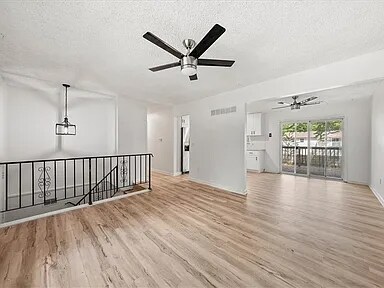 Building Photo - 301 NE Sunnybrook Dr