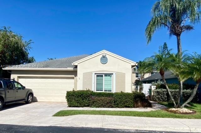 Foto principal - 303 E Riverbend Dr