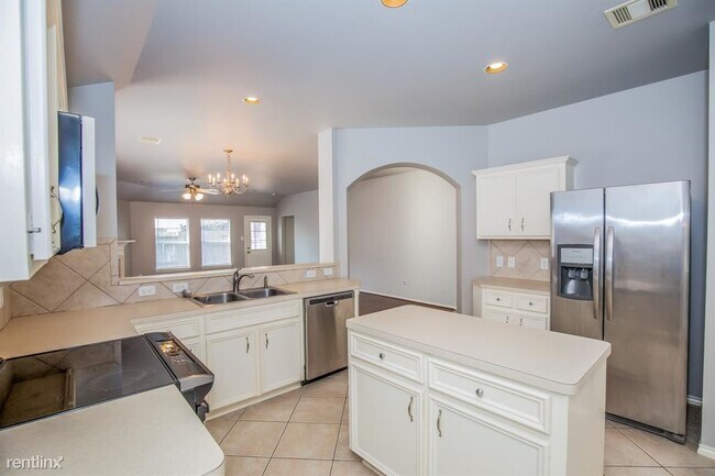 Building Photo - 3 br, 2 bath House - 26946 Kings Crescent ...