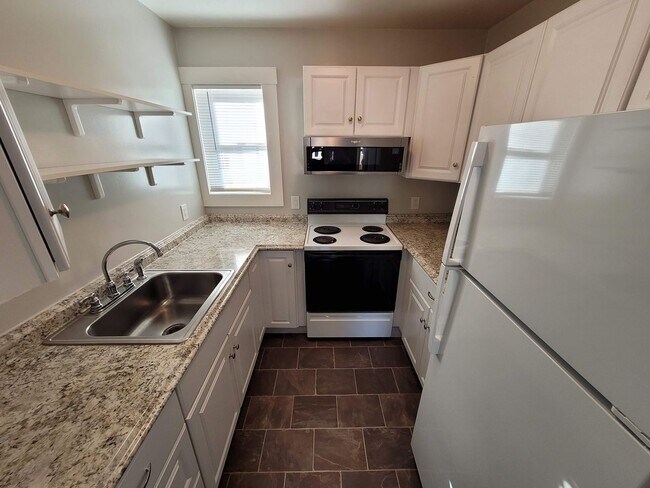 Building Photo - 38 Souhegan St.