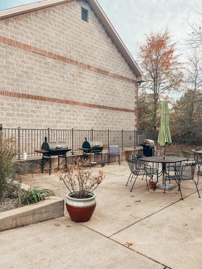 Building Photo - 2453 Homewood Ave
