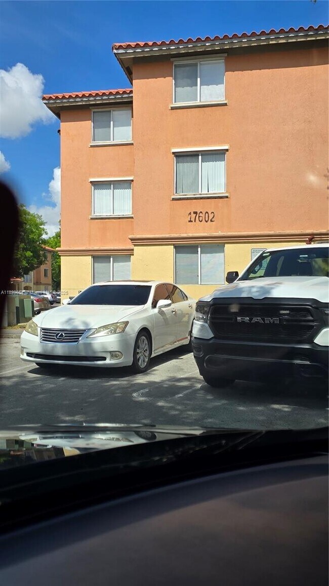 Building Photo - 3 bedroom in Miami Gardens FL 33056