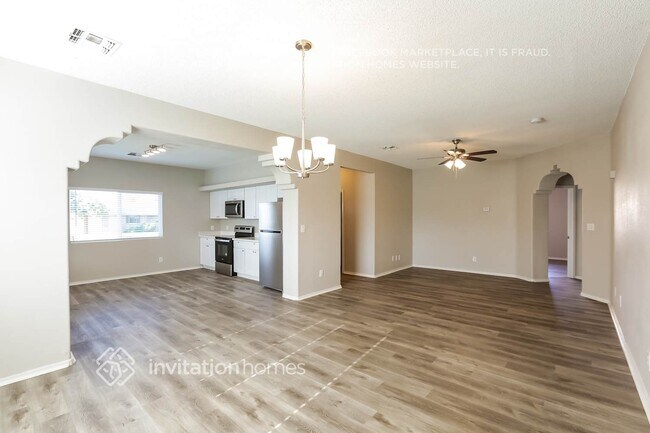 Building Photo - 8712 W Turney Ave