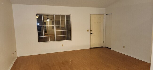 Foto del edificio - Beautifully Renovated 3 Bedroom- Rita Ranc...