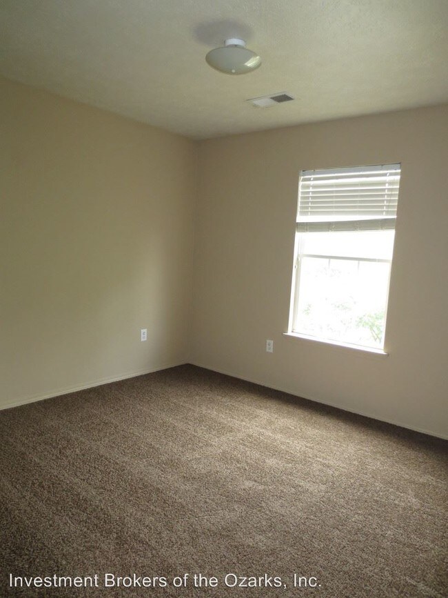 Building Photo - 108 Garden Cir
