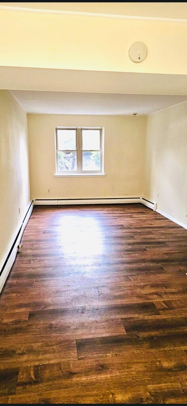 Foto del edificio - 124 Lucas Ave