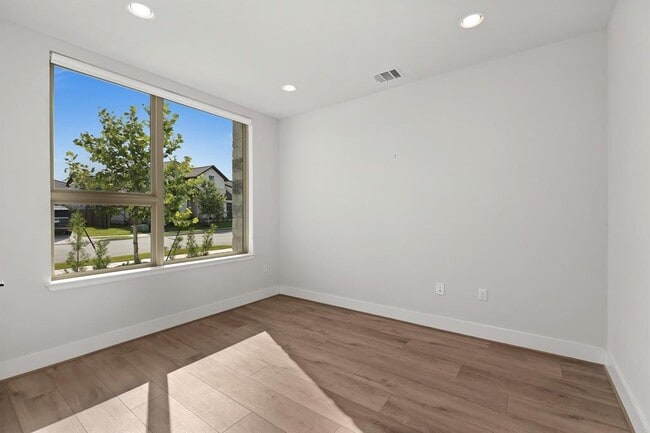 Building Photo - 7701 Boyd Hvn Dr