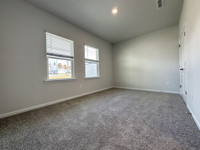 Foto del edificio - 2801 Farmhouse Dr