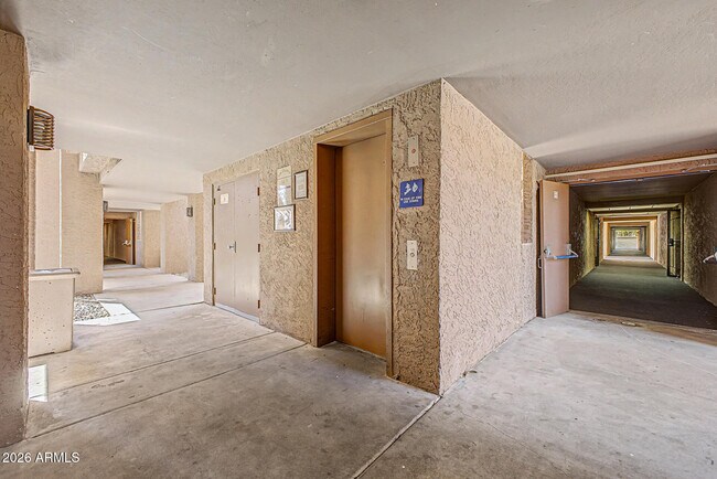 Foto del edificio - 540 N May