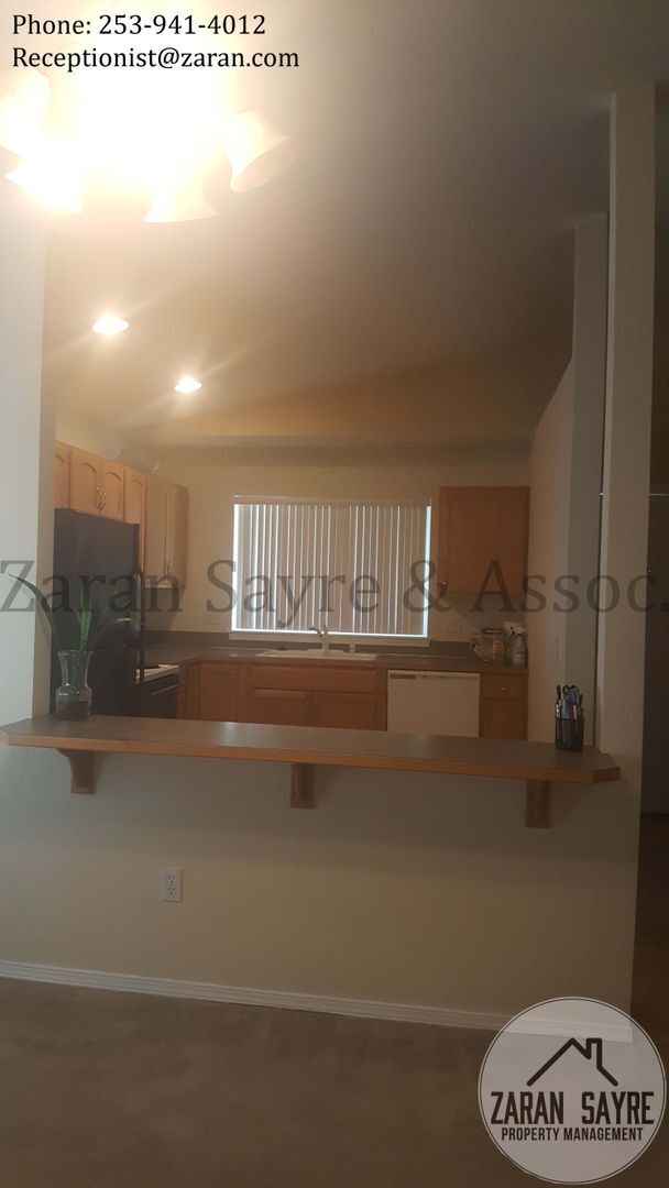 Building Photo - 109- Lovely home on Tacoma's Eastside!