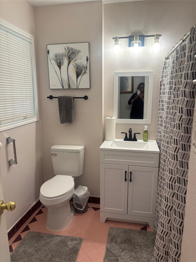 Building Photo - 7310 Yoe St