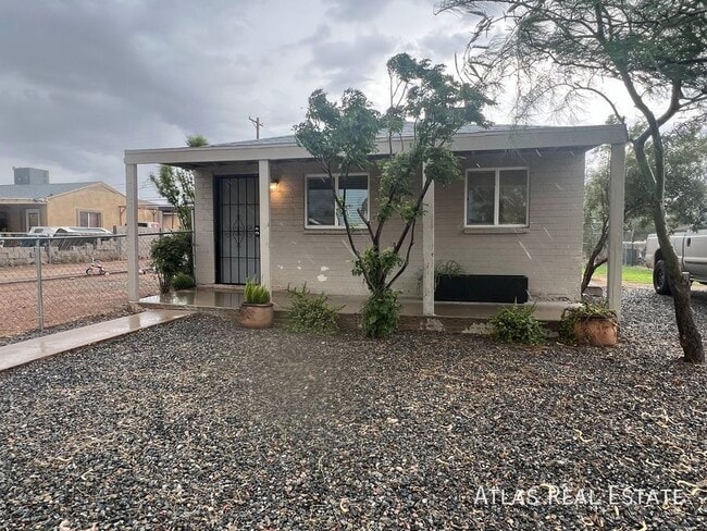 Building Photo - 2722 S Coconino Vista